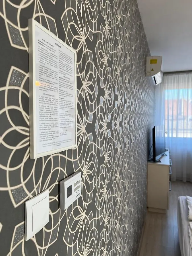 Hatvan Central Apartment Debreţin